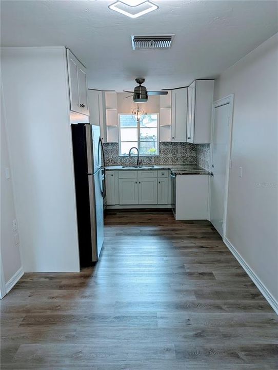 For Rent: $2,715 (2 beds, 2 baths, 1034 Square Feet)