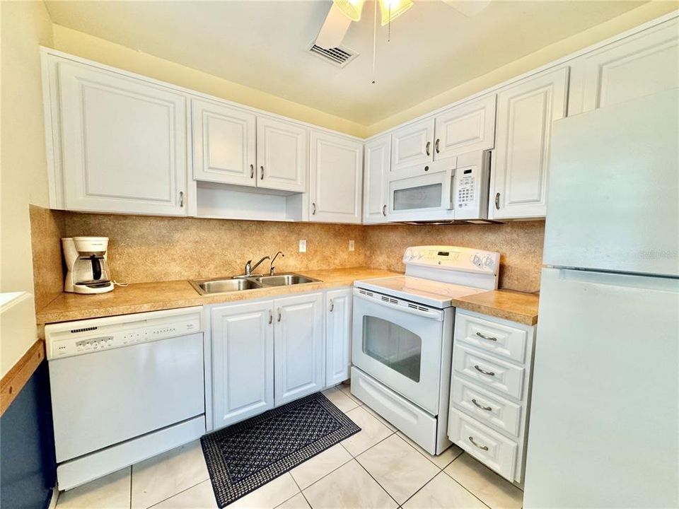 For Rent: $1,500 (2 beds, 2 baths, 984 Square Feet)