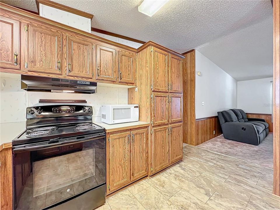 For Sale: $189,900 (3 beds, 2 baths, 1874 Square Feet)