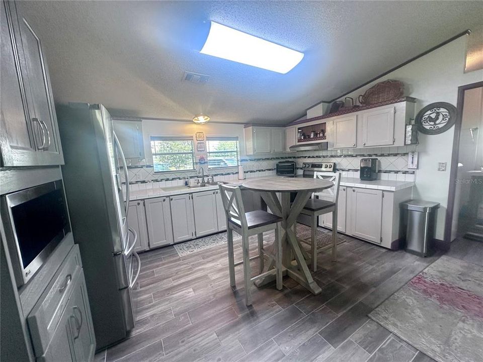 For Sale: $284,900 (3 beds, 2 baths, 1647 Square Feet)