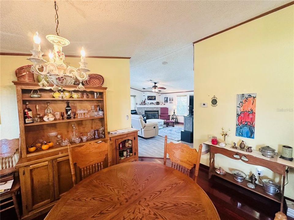 For Sale: $284,900 (3 beds, 2 baths, 1647 Square Feet)
