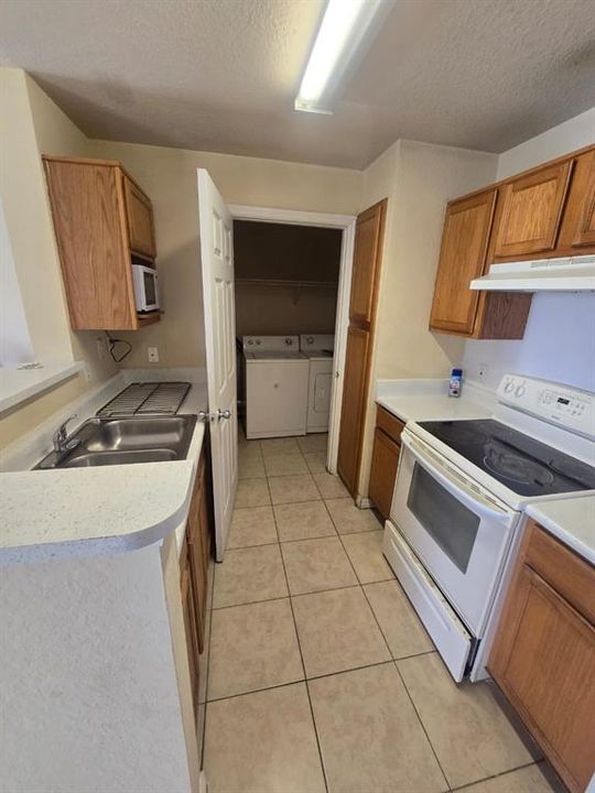 For Rent: $1,425 (1 beds, 1 baths, 768 Square Feet)