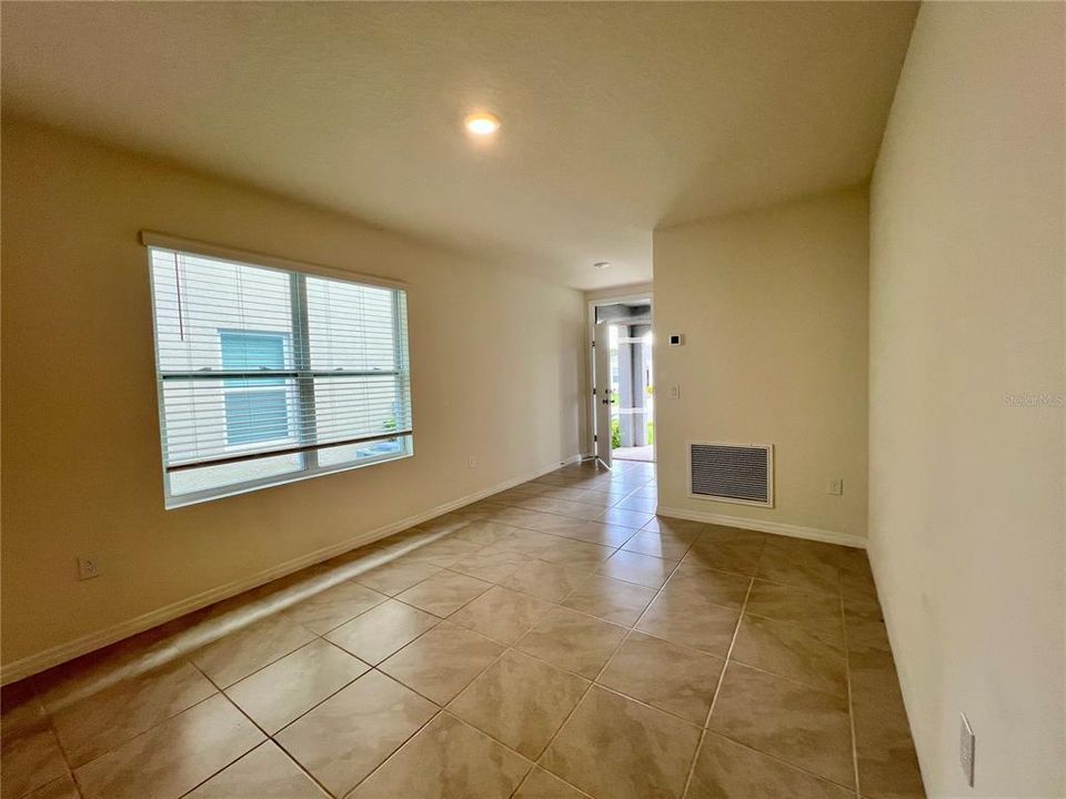 For Rent: $2,049 (3 beds, 2 baths, 1529 Square Feet)