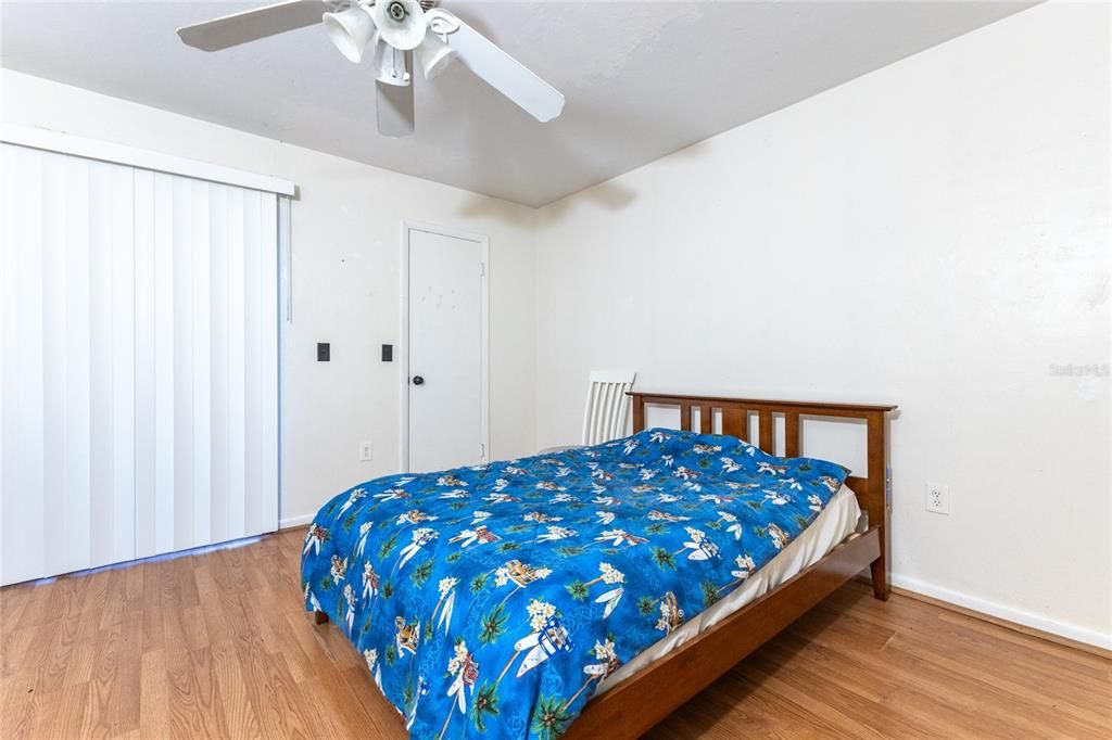 Active With Contract: $115,000 (1 beds, 1 baths, 705 Square Feet)