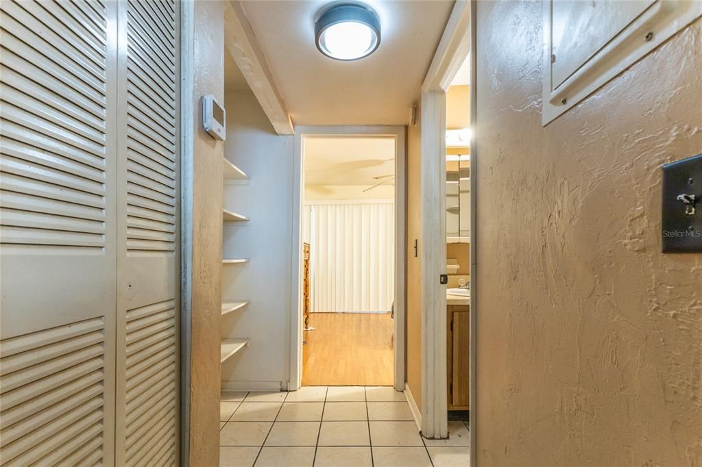 Active With Contract: $115,000 (1 beds, 1 baths, 705 Square Feet)