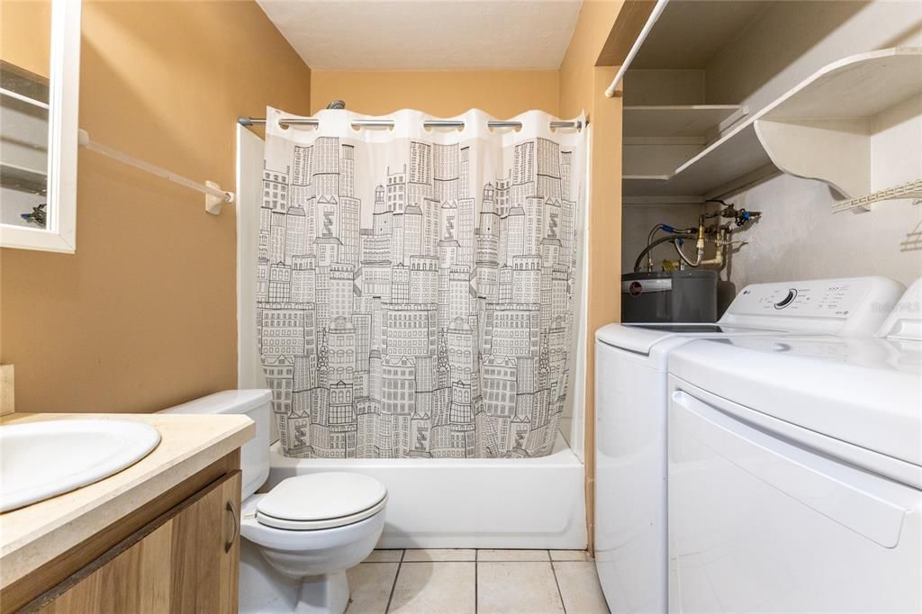 Active With Contract: $115,000 (1 beds, 1 baths, 705 Square Feet)