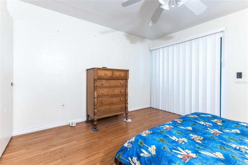 Active With Contract: $115,000 (1 beds, 1 baths, 705 Square Feet)