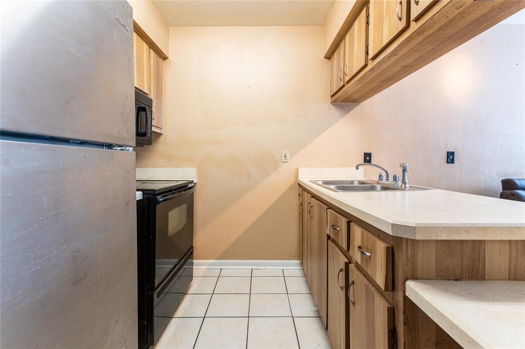 For Sale: $126,900 (1 beds, 1 baths, 705 Square Feet)