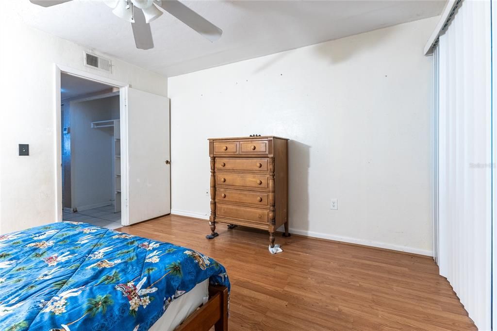 Active With Contract: $115,000 (1 beds, 1 baths, 705 Square Feet)