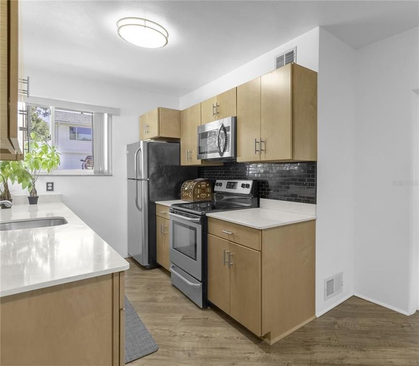 For Sale: $549,900 (2 beds, 2 baths, 1795 Square Feet)