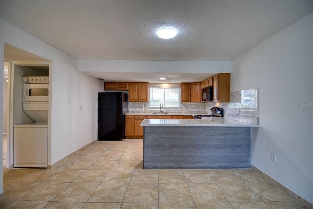 Large Kitchen w/Laundry