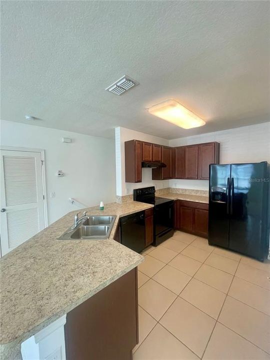 For Rent: $2,075 (2 beds, 2 baths, 1147 Square Feet)