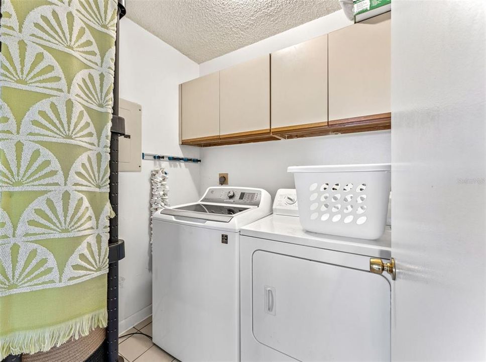 For Sale: $415,000 (2 beds, 2 baths, 1200 Square Feet)