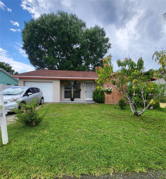 Active With Contract: $327,000 (3 beds, 2 baths, 1097 Square Feet)