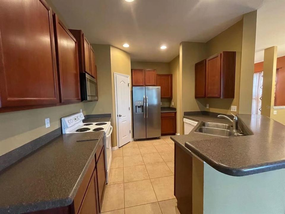 For Rent: $2,350 (3 beds, 2 baths, 1760 Square Feet)