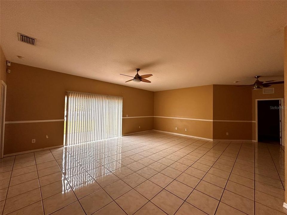 For Rent: $2,400 (4 beds, 2 baths, 1984 Square Feet)