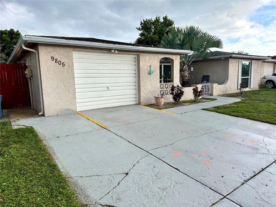 For Sale: $299,900 (3 beds, 2 baths, 1442 Square Feet)