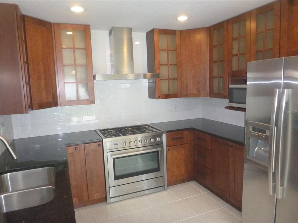 For Rent: $2,500 (3 beds, 2 baths, 1527 Square Feet)