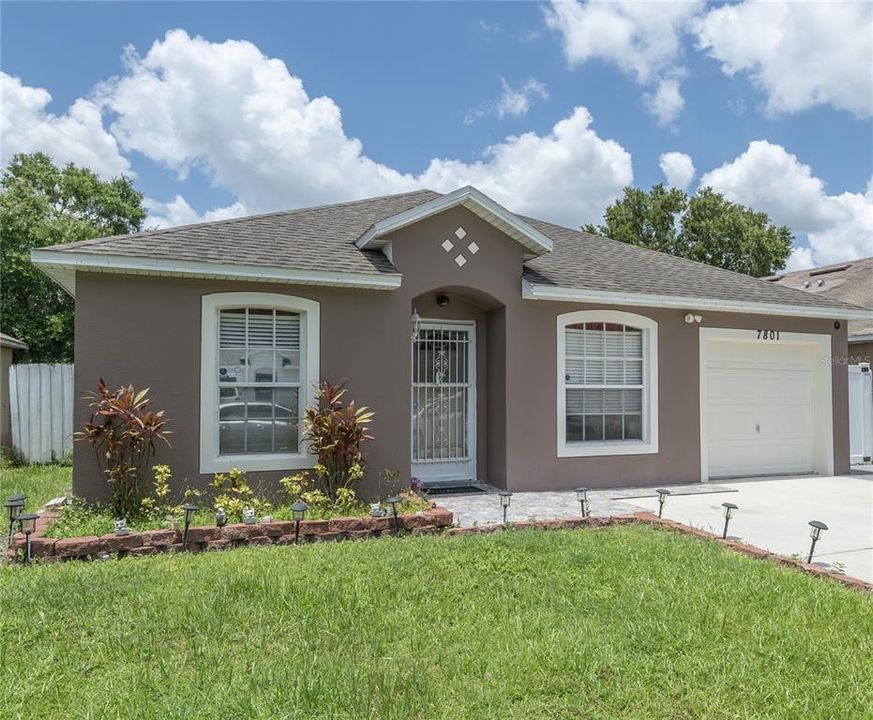 For Sale: $337,900 (3 beds, 2 baths, 1128 Square Feet)