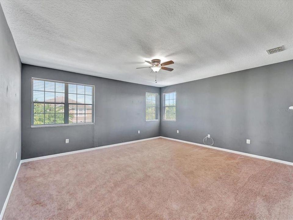 The LOFT/BONUS ROOM Upstairs