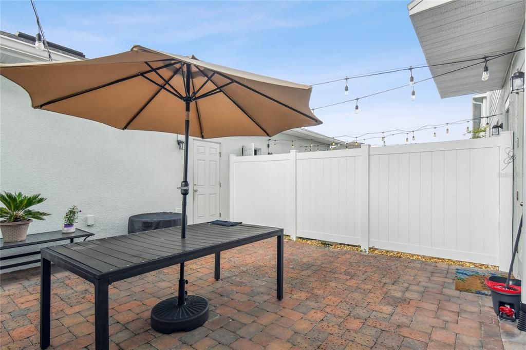 For Sale: $400,000 (3 beds, 2 baths, 1582 Square Feet)