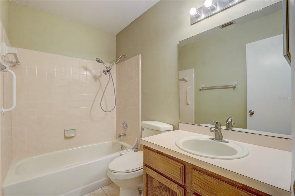 For Sale: $310,000 (2 beds, 2 baths, 1111 Square Feet)