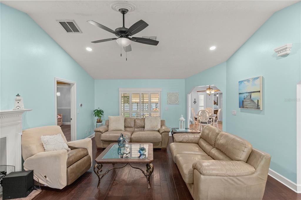 For Sale: $419,900 (3 beds, 2 baths, 1992 Square Feet)