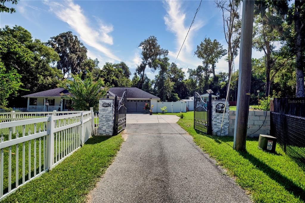 For Sale: $419,900 (3 beds, 2 baths, 1992 Square Feet)