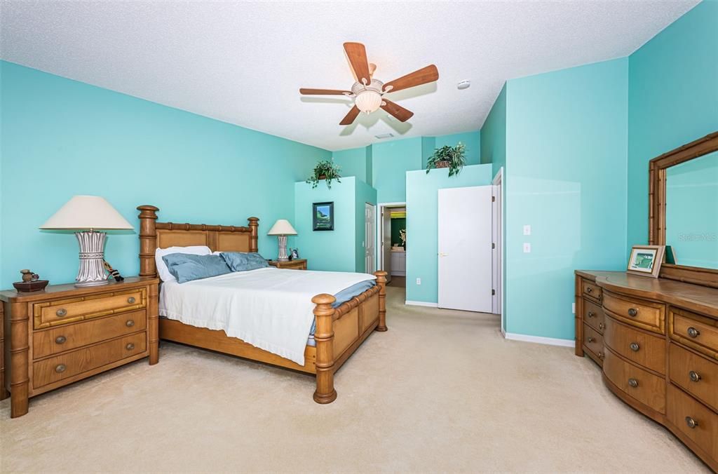 For Sale: $375,000 (2 beds, 2 baths, 1743 Square Feet)