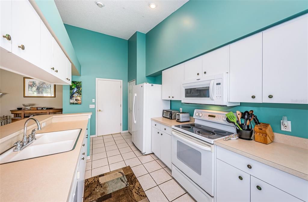 For Sale: $375,000 (2 beds, 2 baths, 1743 Square Feet)