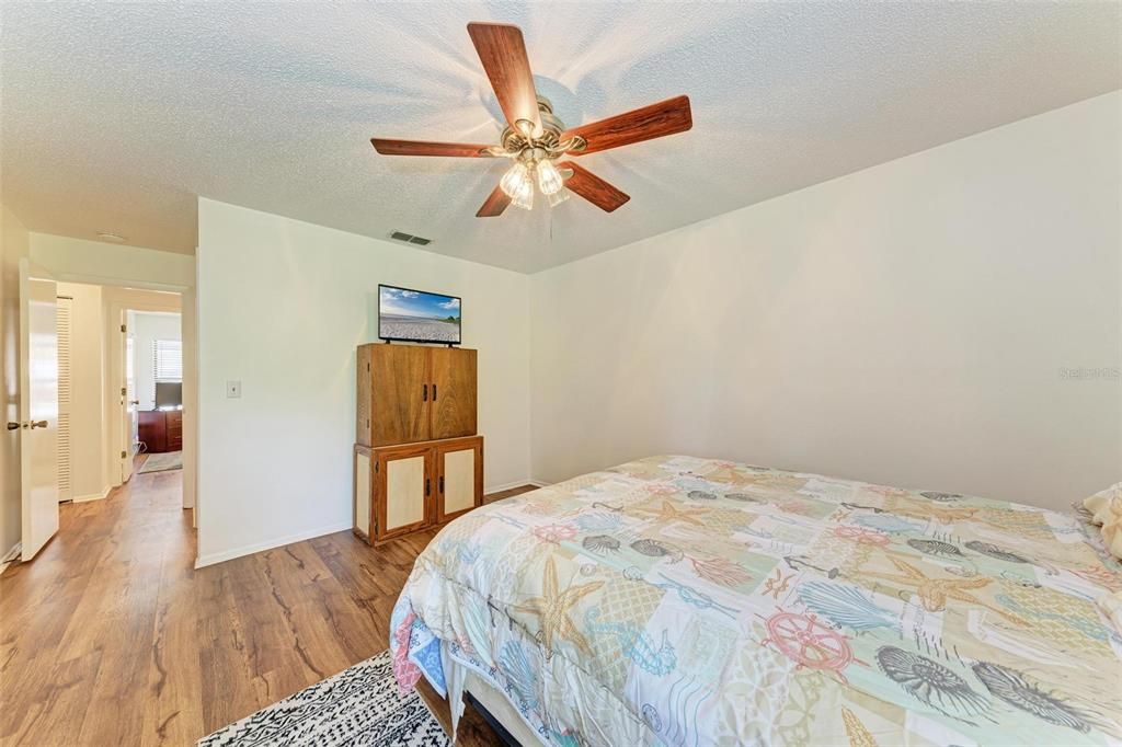 For Sale: $279,000 (2 beds, 2 baths, 1078 Square Feet)