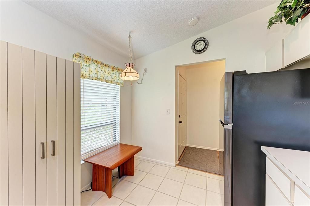 For Sale: $279,000 (2 beds, 2 baths, 1078 Square Feet)