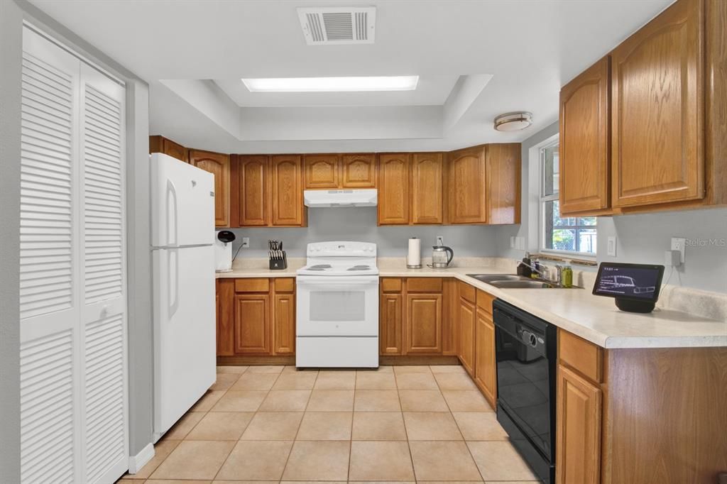 For Sale: $349,900 (3 beds, 2 baths, 1854 Square Feet)