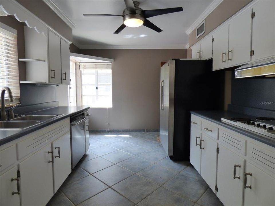 For Rent: $2,545 (3 beds, 2 baths, 1572 Square Feet)