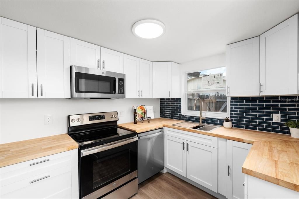 For Sale: $254,999 (2 beds, 2 baths, 1104 Square Feet)