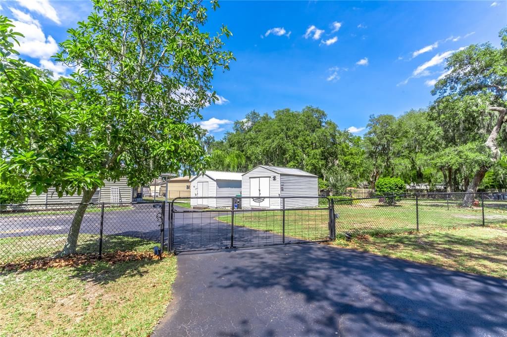 For Sale: $500,000 (3 beds, 2 baths, 1575 Square Feet)