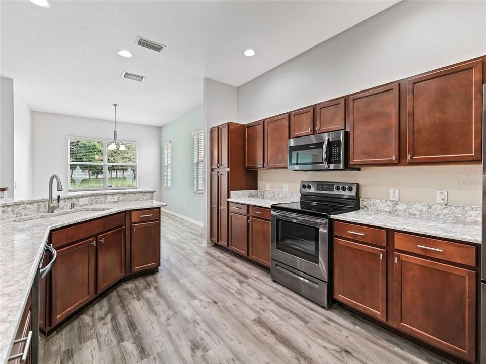 For Sale: $339,900 (3 beds, 2 baths, 1876 Square Feet)