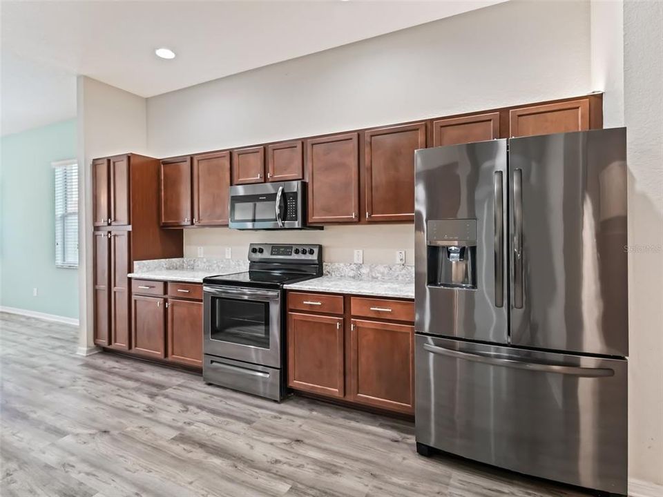 For Sale: $339,900 (3 beds, 2 baths, 1876 Square Feet)