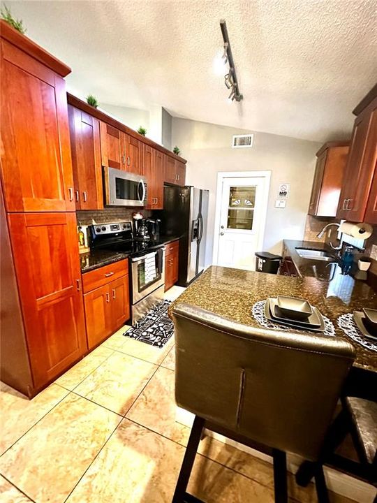 For Rent: $2,400 (3 beds, 2 baths, 1334 Square Feet)