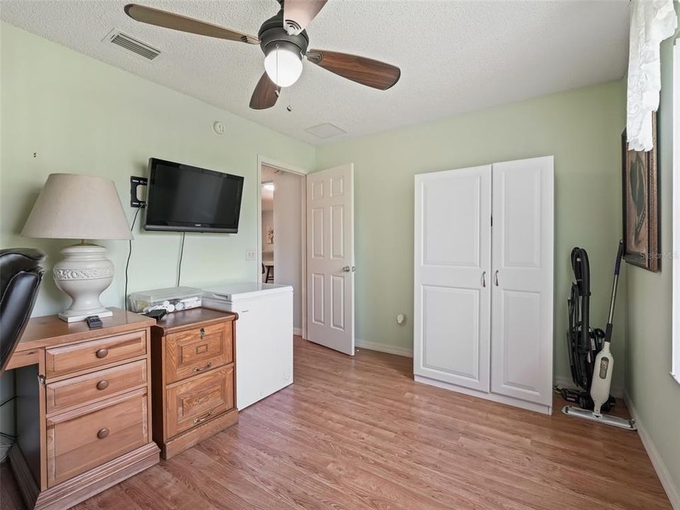 For Sale: $319,900 (3 beds, 2 baths, 1262 Square Feet)