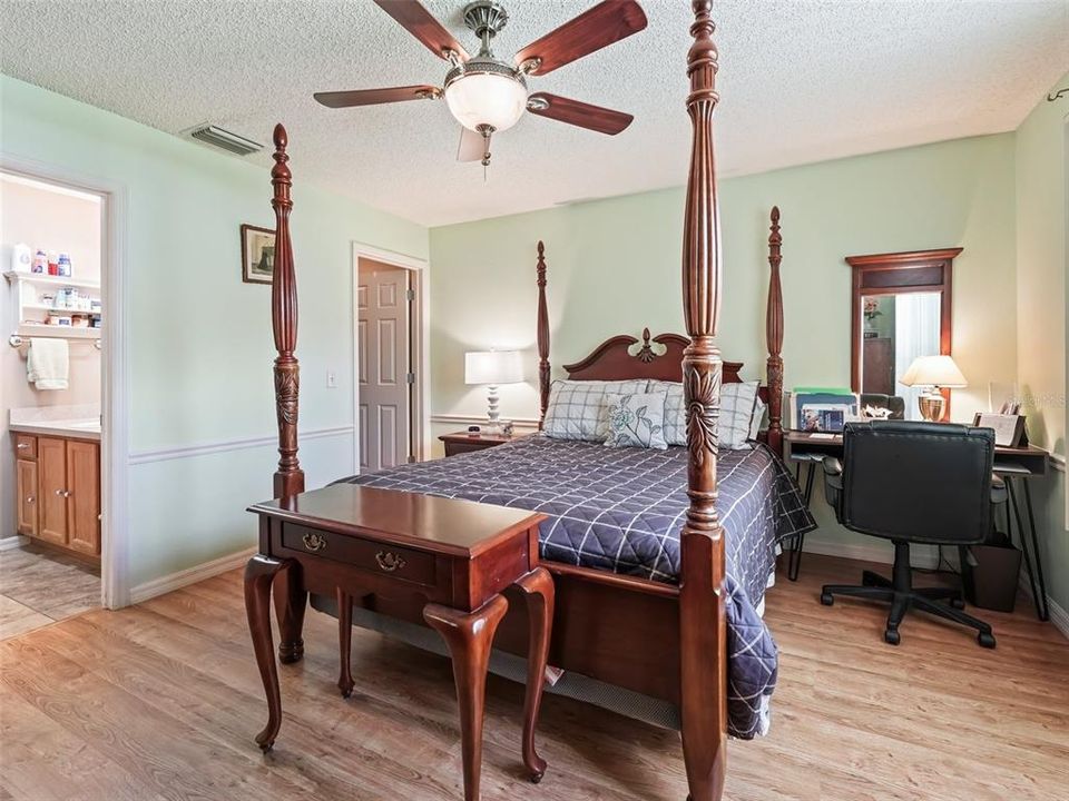 For Sale: $319,900 (3 beds, 2 baths, 1262 Square Feet)