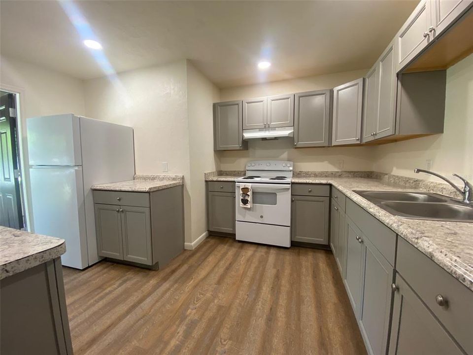 For Sale: $175,000 (4 beds, 2 baths, 1122 Square Feet)