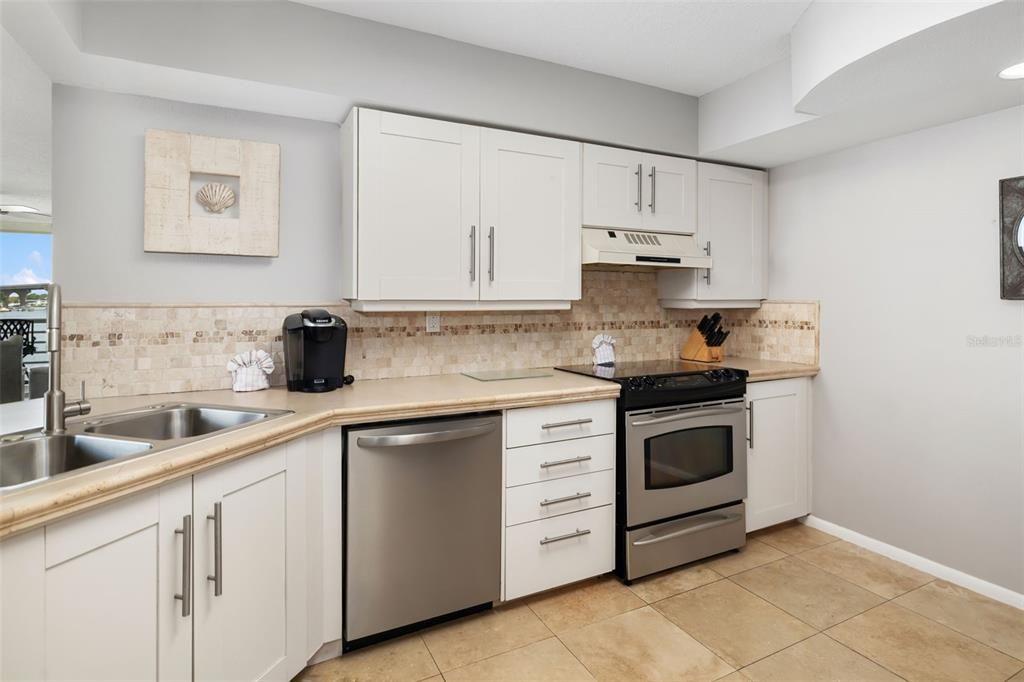 For Sale: $675,000 (2 beds, 2 baths, 1150 Square Feet)