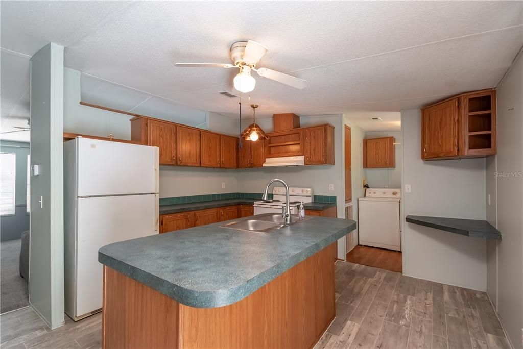 For Sale: $339,500 (3 beds, 2 baths, 1296 Square Feet)