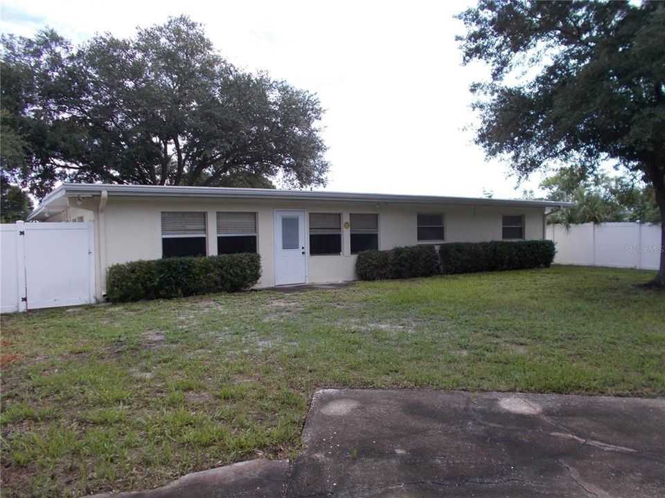 For Sale: $400,000 (3 beds, 2 baths, 1571 Square Feet)