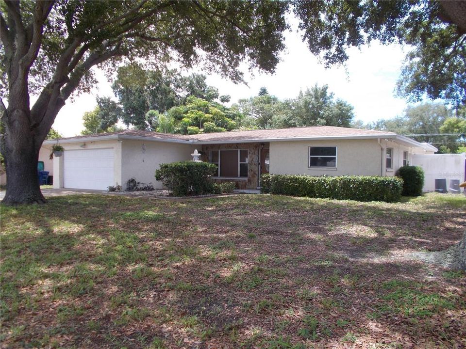 For Sale: $400,000 (3 beds, 2 baths, 1571 Square Feet)