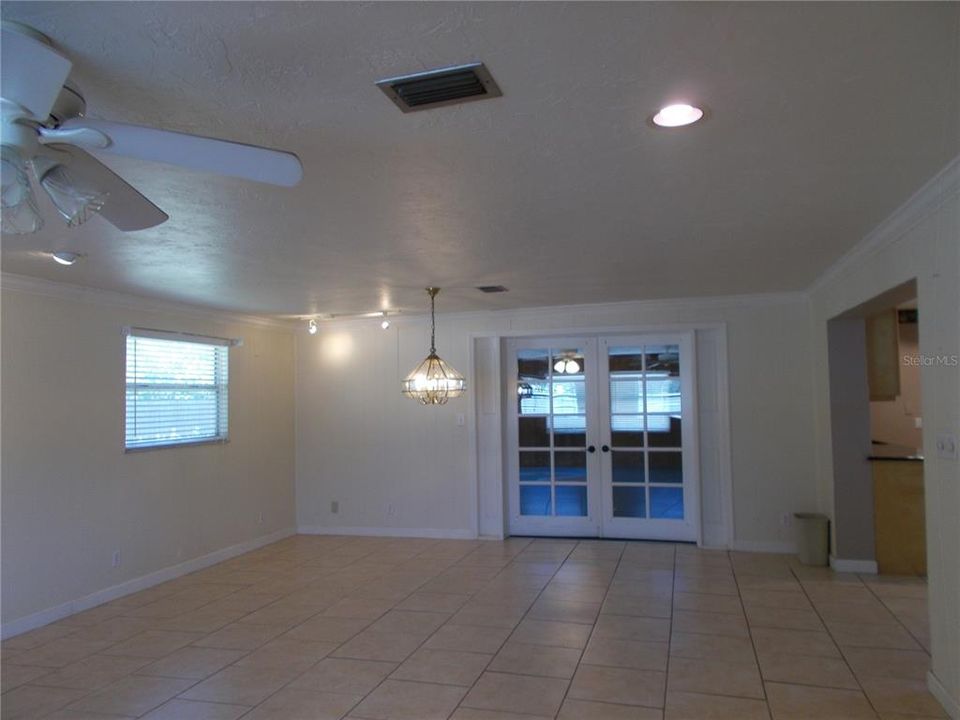 For Sale: $400,000 (3 beds, 2 baths, 1571 Square Feet)