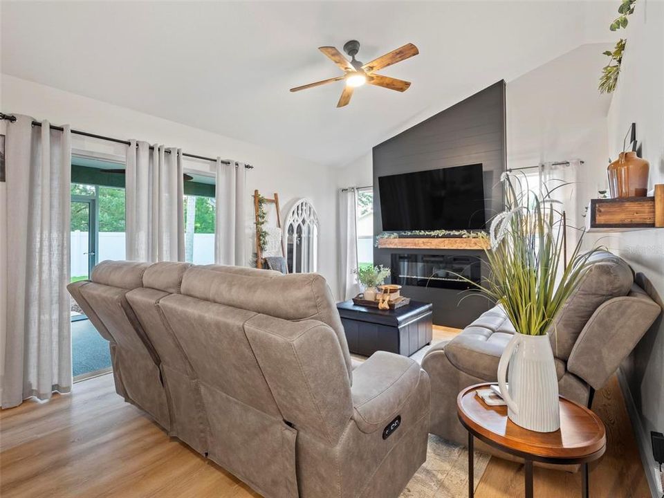 For Sale: $359,900 (3 beds, 2 baths, 1490 Square Feet)