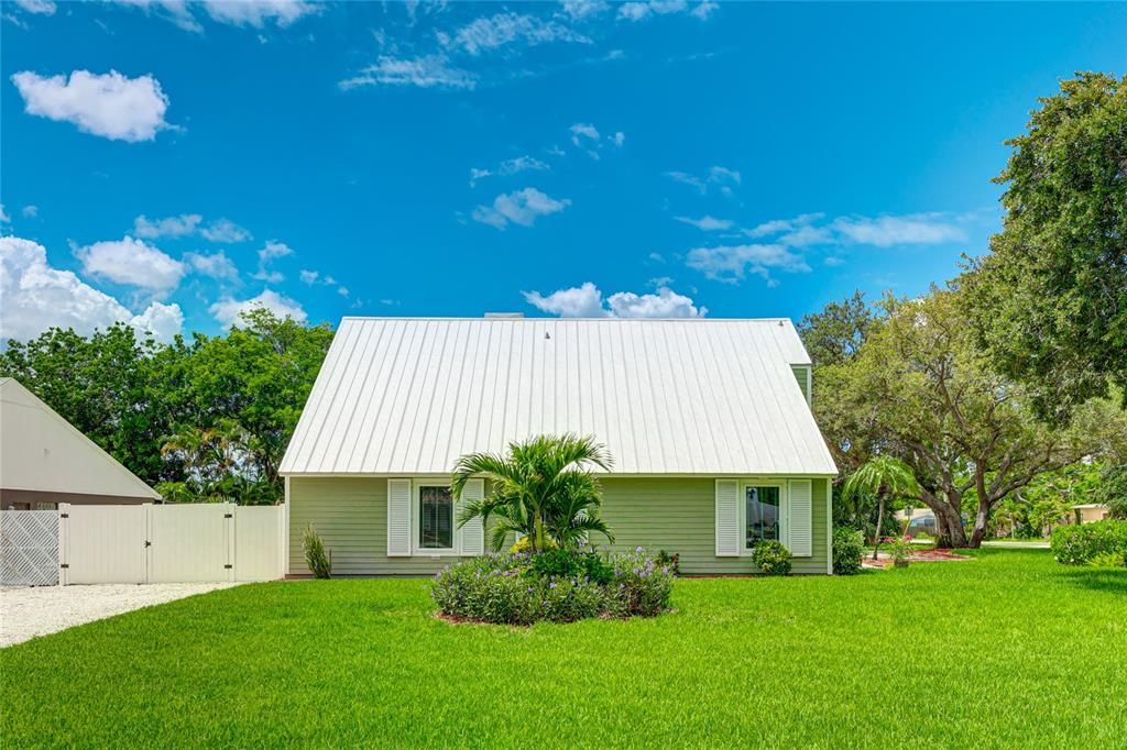 For Sale: $600,000 (3 beds, 2 baths, 2182 Square Feet)