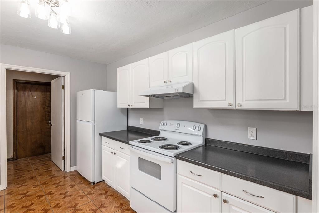 For Rent: $2,450 (3 beds, 2 baths, 1704 Square Feet)